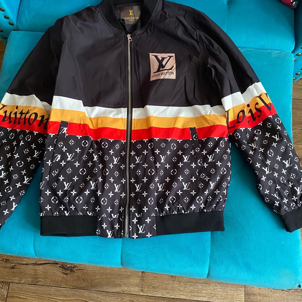 Beautiful jacket - Picture 2 of 3
